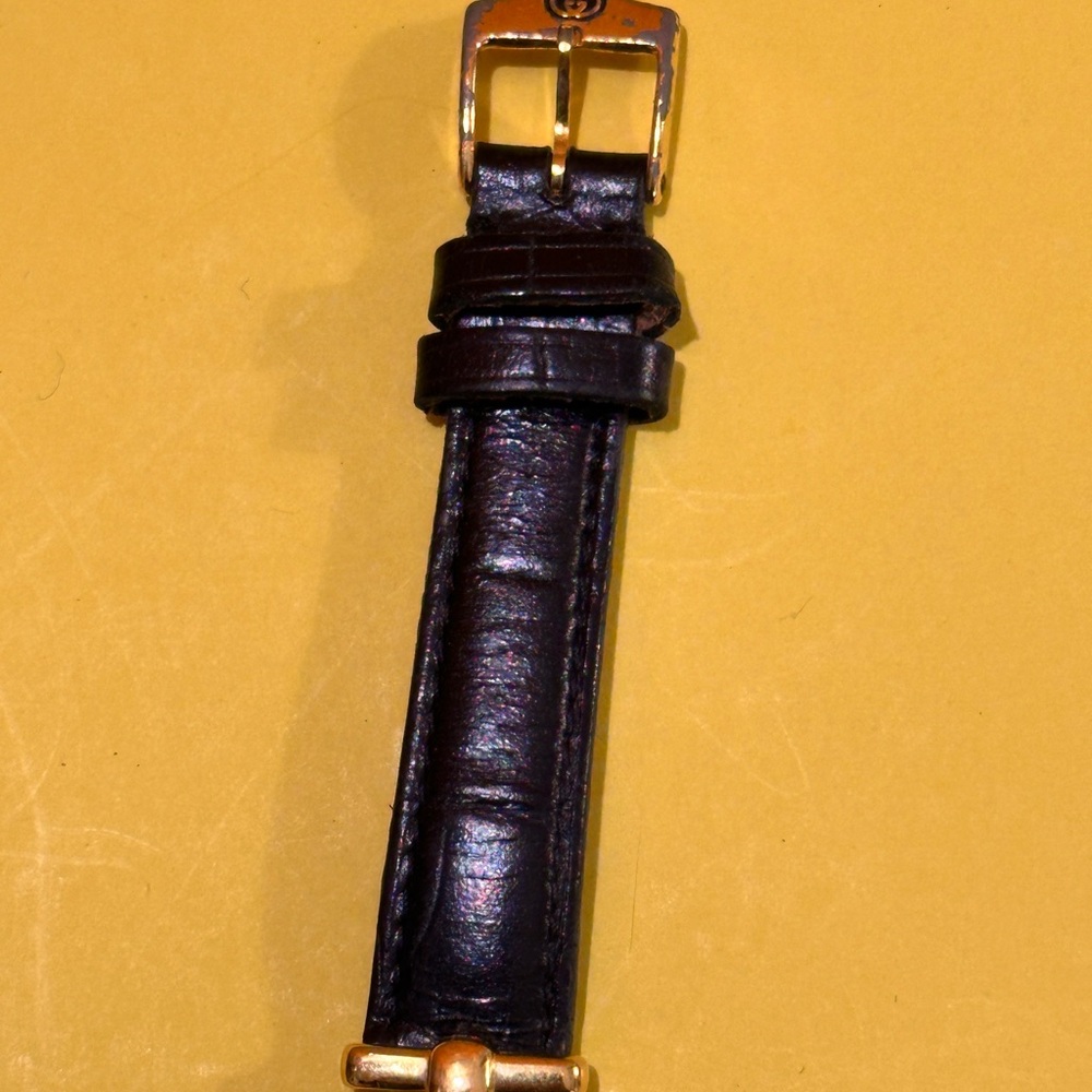 Gucci Gold and Black Women's Watch - Picture 11 of 16